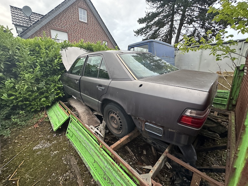 E200, W 124