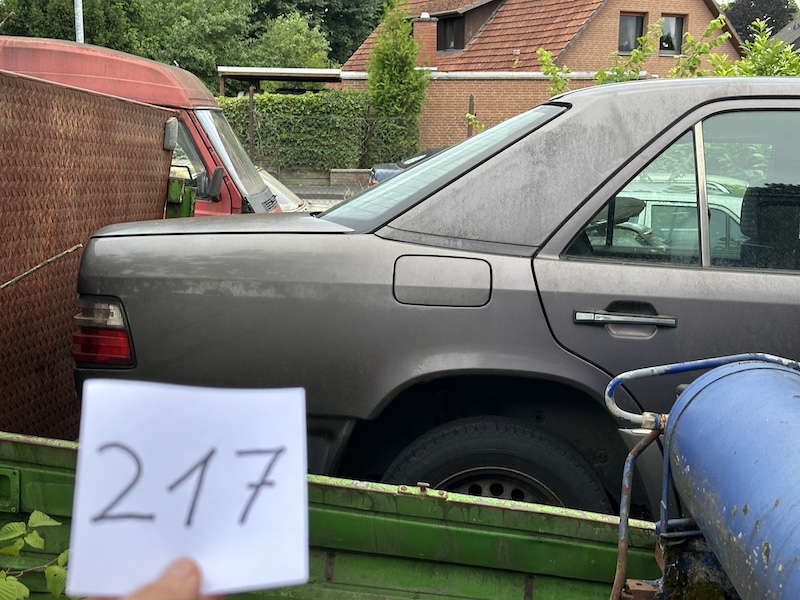 E200, W 124