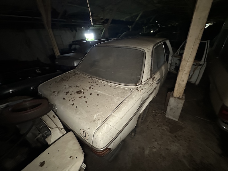 200D, W 123