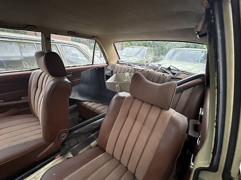 200D, W 115