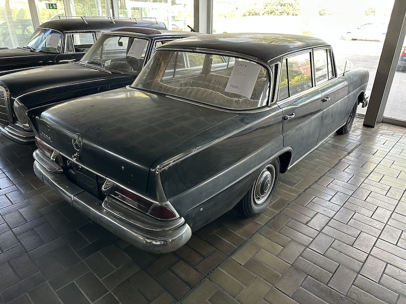 220S W111