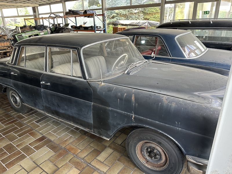 220S W111