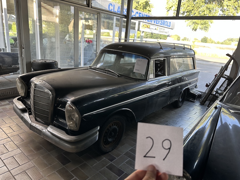 220S Bestattungswagen W111