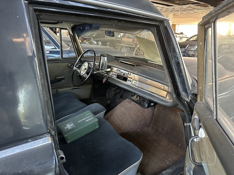 220S Bestattungswagen W111