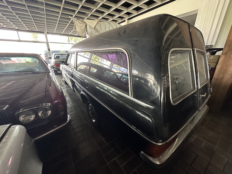 230.6 Leichenwagen W114